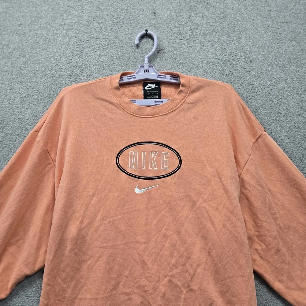 Nike Women Sweatshirt XL Peach Embroidered Crewneck Varsity All Seasons